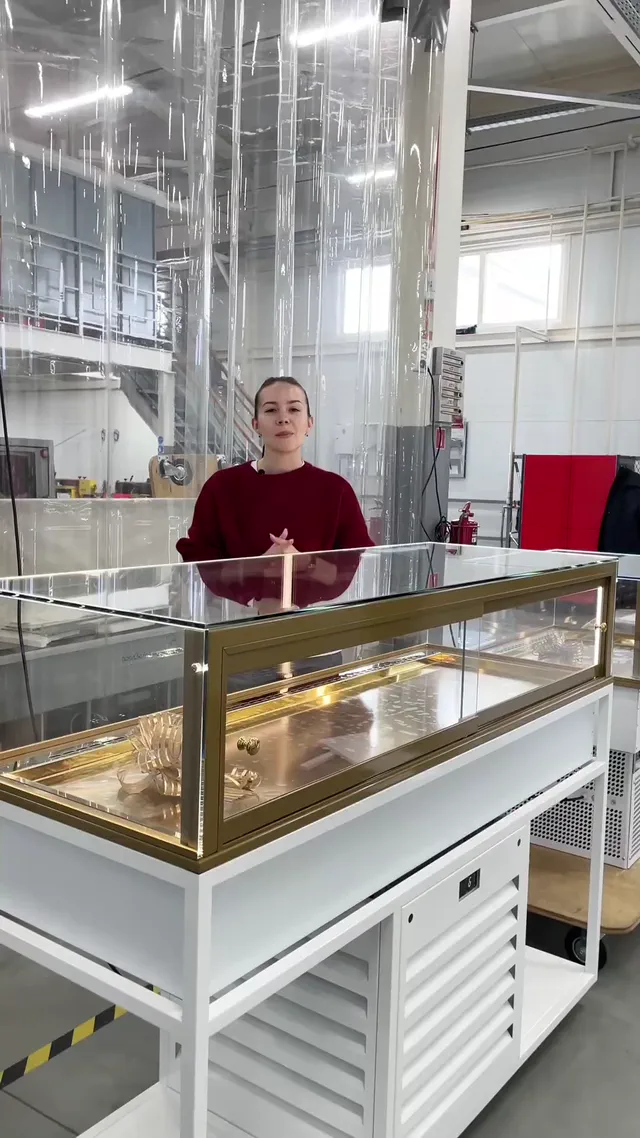 Встраиваемые витрины Glassier GOLD с золотым поддоном