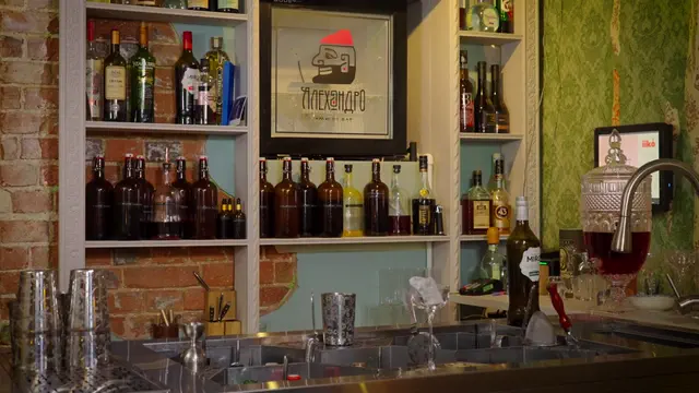 Alejandro Amigos Bar: кастомная барная станция с сотами